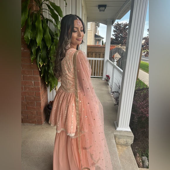 Peach pink Gharara / Sharara Indian Suit. Perfect condition, size Small / Medium - Picture 2 of 4